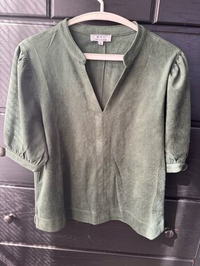 Women's Olive Green Short Sleeve V-Neck Top